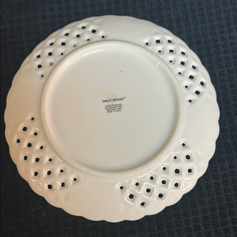 Elegant Green and White Ceramic Plate - Picture 3 of 6